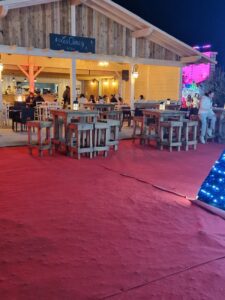Créa-palettes-fabrication-artisanale-meubles-bois-tables-chaises-bancs-comptoir-mange-debout-tabourets-aude