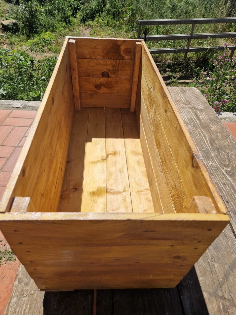 Créa-palettes-fabrication-artisanale-meubles-bois-tables-chaises-bancs-comptoir-mange-debout-tabourets-aude
